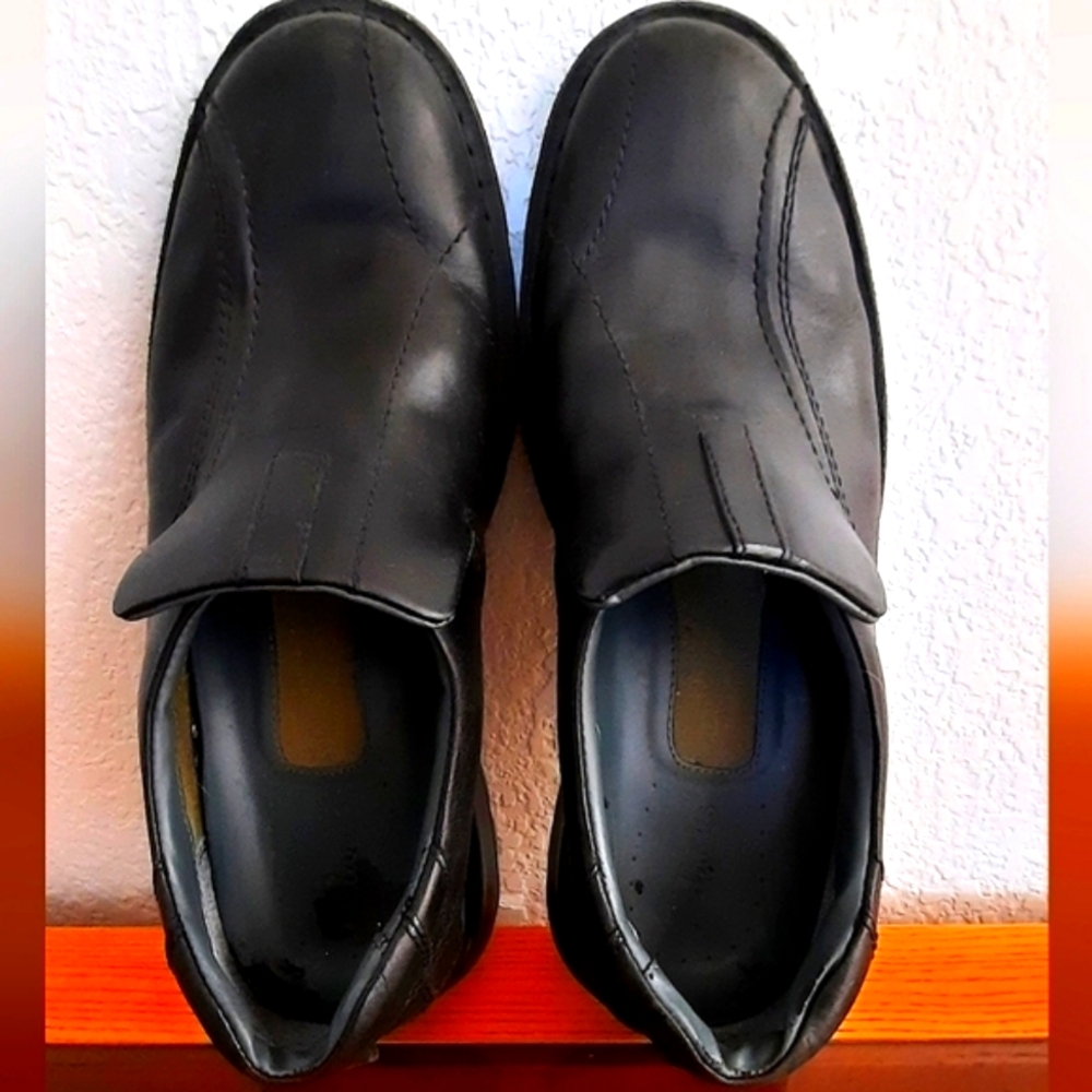 MEN'S "CLARKS" LOAFERS SZ 9.5
